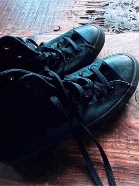 NWOT black converse high tops size 9
